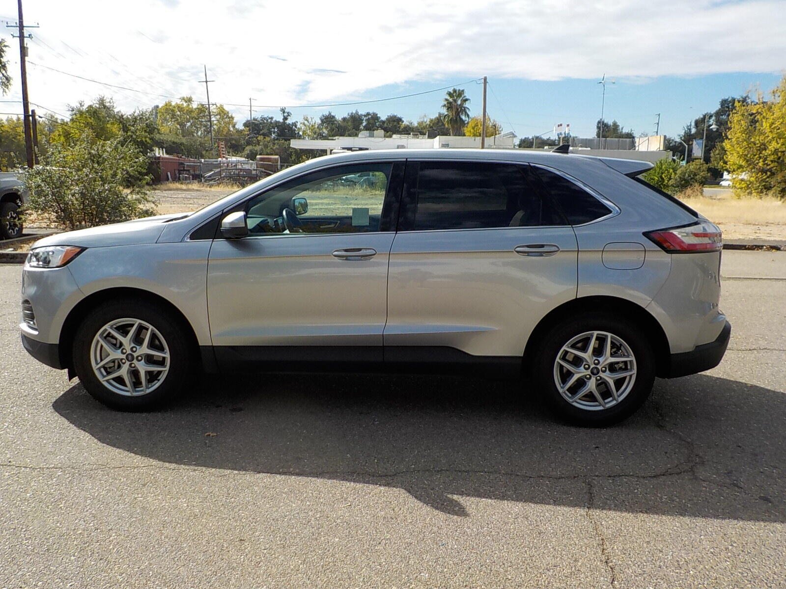 Used 2022 Ford Edge SEL AWD/4WD image 9