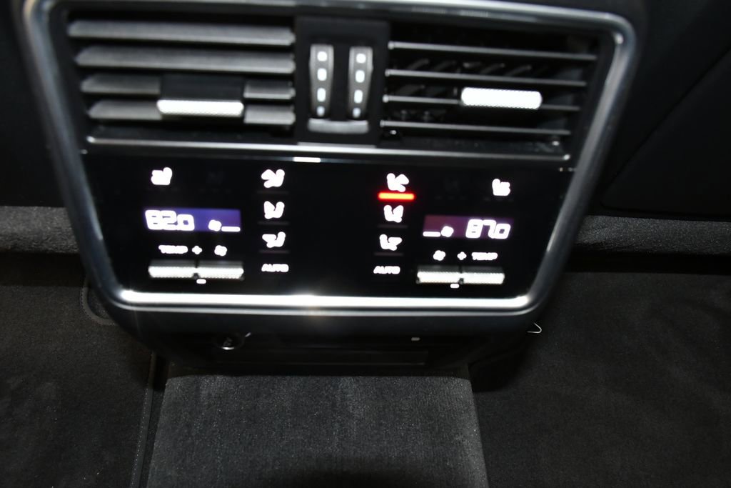 Certified 2023 Porsche Cayenne Platinum Edition AWD/4WD image 30