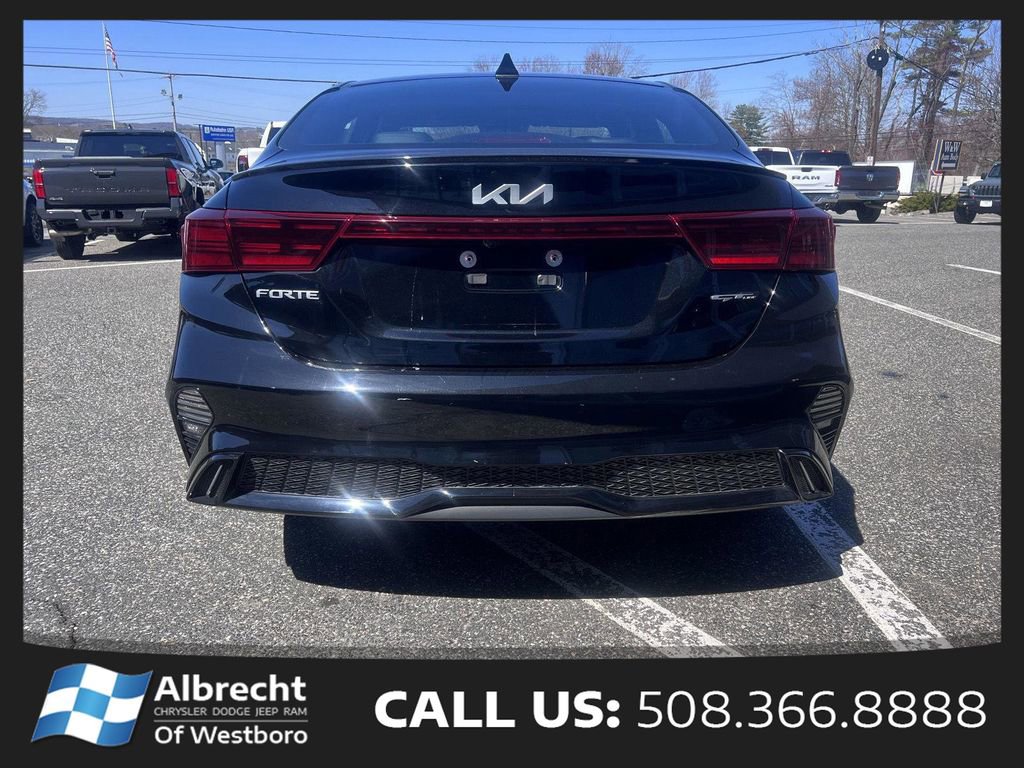 Used 2023 Kia Forte GT-Line w/ GT-Line Premium Package FWD image 4