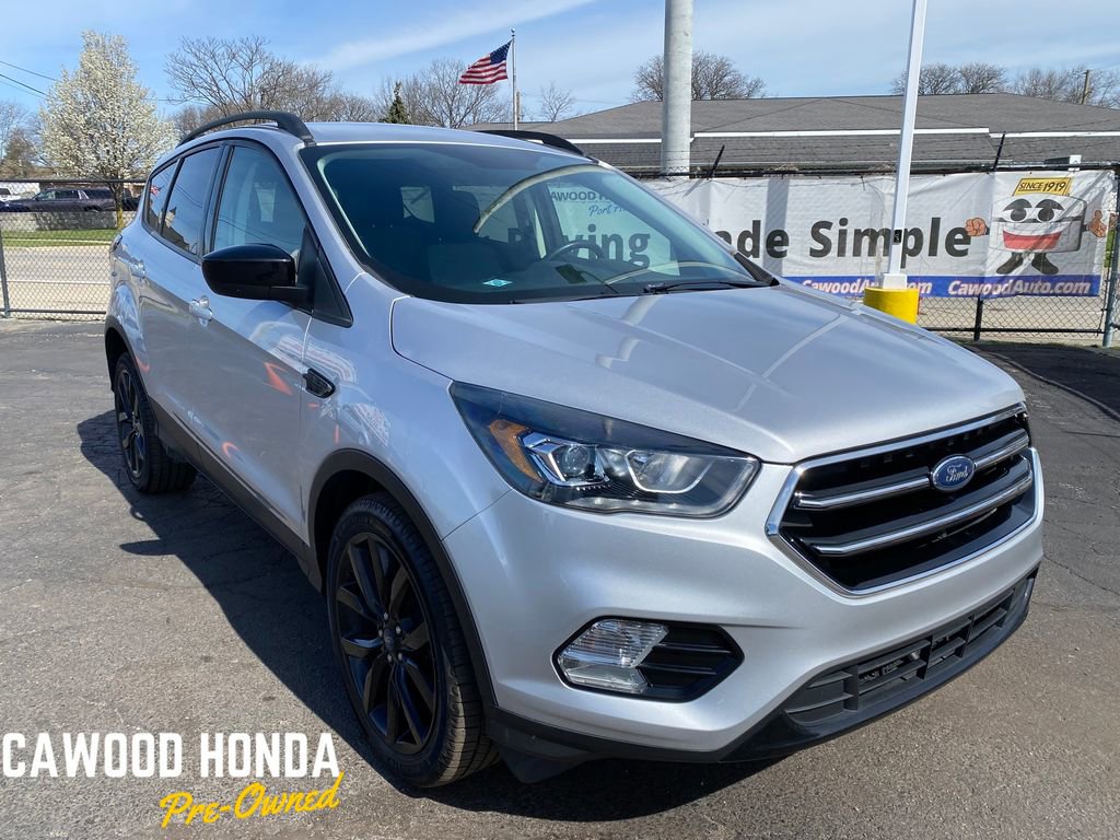 Used 2018 Ford Escape SE w/ SE Sport Appearance Package FWD image 1