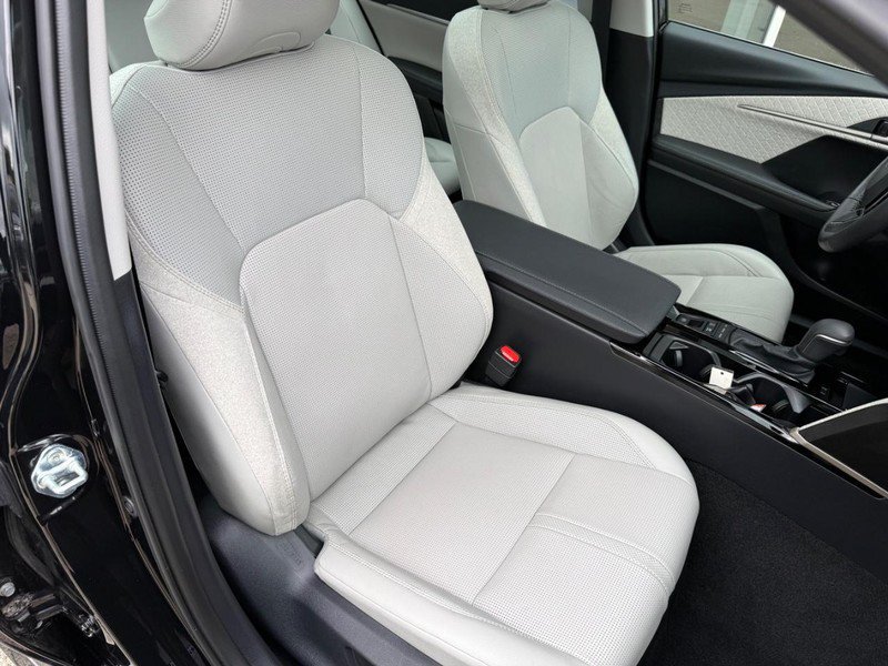 Used 2025 Toyota Camry XLE w/ Premium Plus Package AWD/4WD image 11