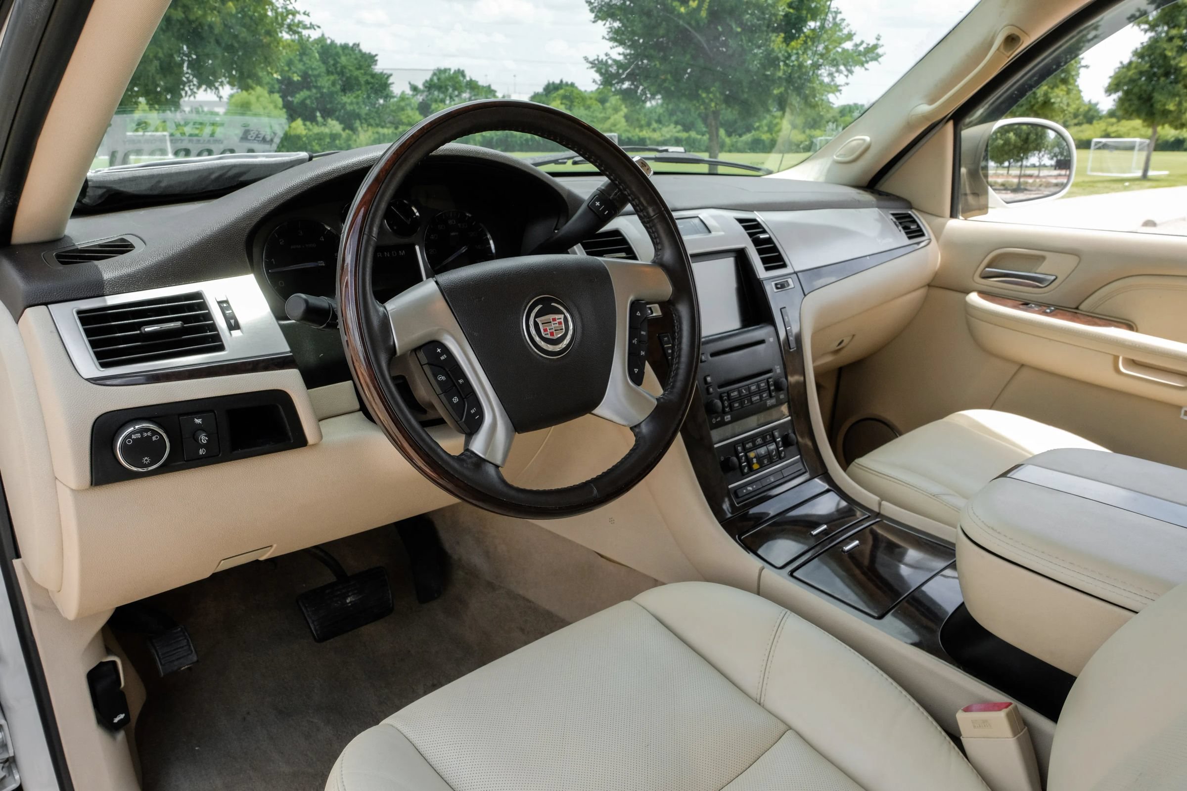 Used 2007 Cadillac Escalade EXT w/ Information Package AWD/4WD image 3