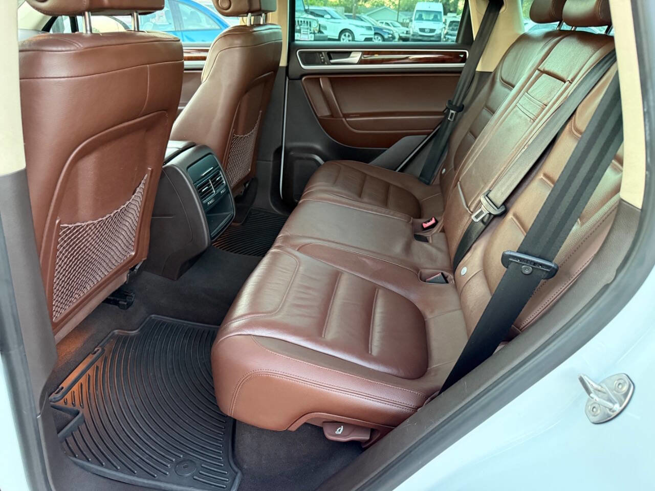 Used 2013 Volkswagen Touareg TDI image 19