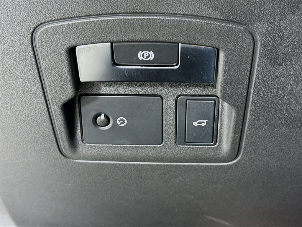 Used 2018 Land Rover Range Rover Velar R-Dynamic SE image 11