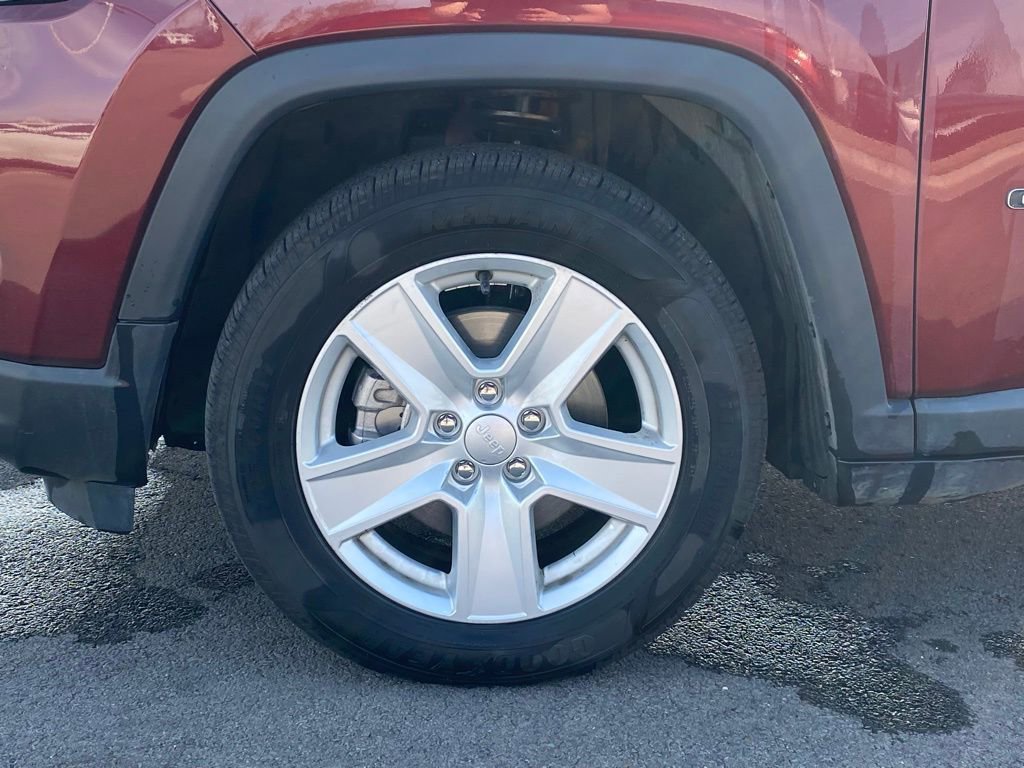 Used 2022 Jeep Compass Latitude FWD image 29