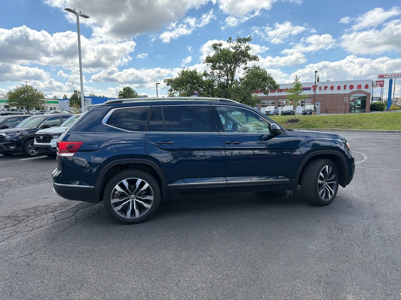 Used 2019 Volkswagen Atlas SEL Premium AWD/4WD image 11
