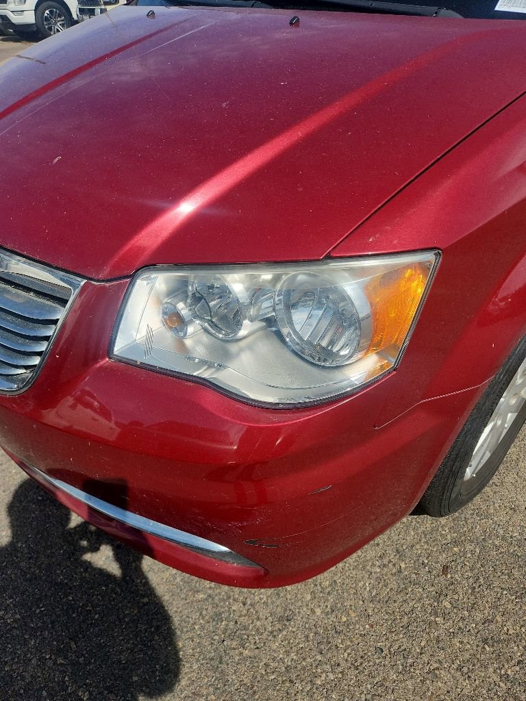 Used 2012 Chrysler Town & Country Touring w/ Entertainment Group #1 FWD image 6