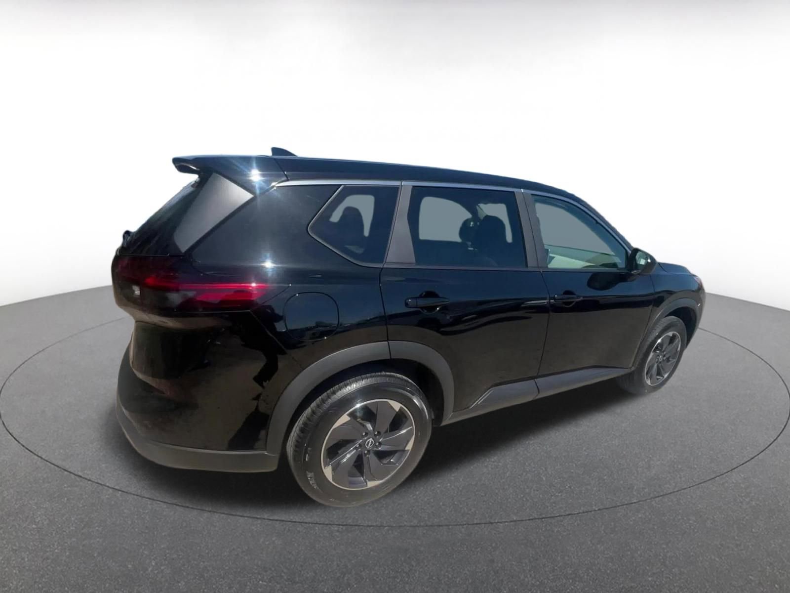 Used 2025 Nissan Rogue SV image 14