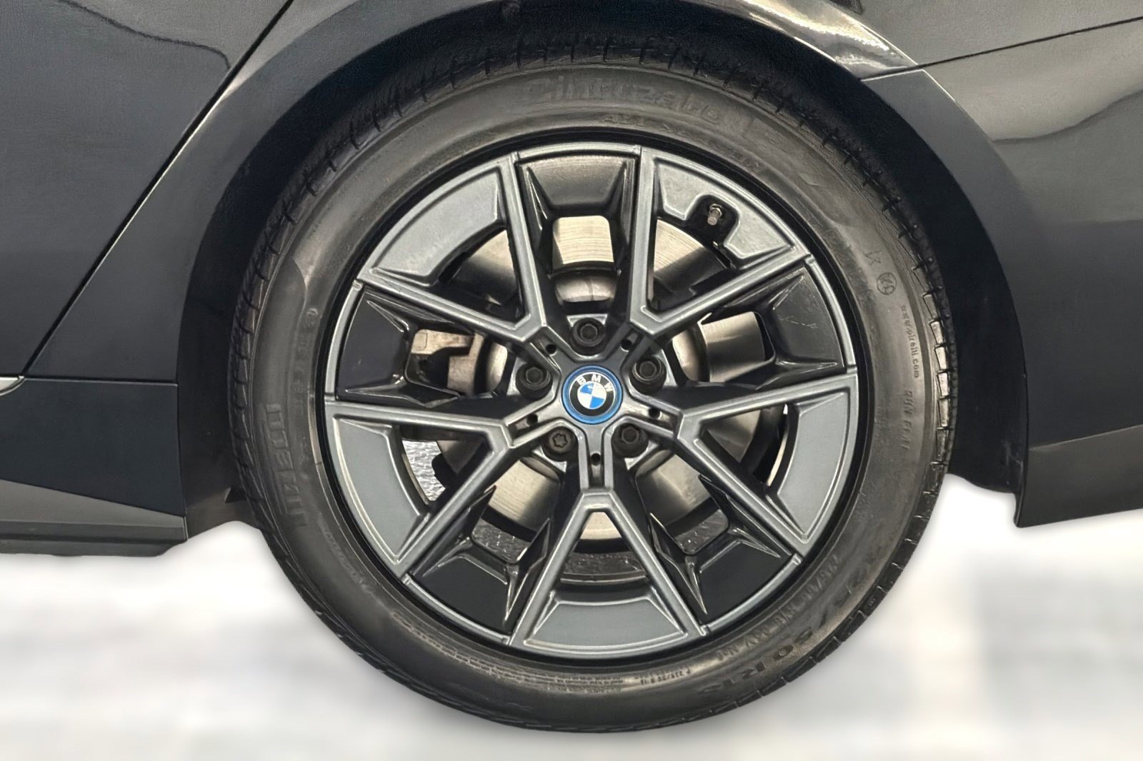Used 2023 BMW i4 eDrive35 image 12