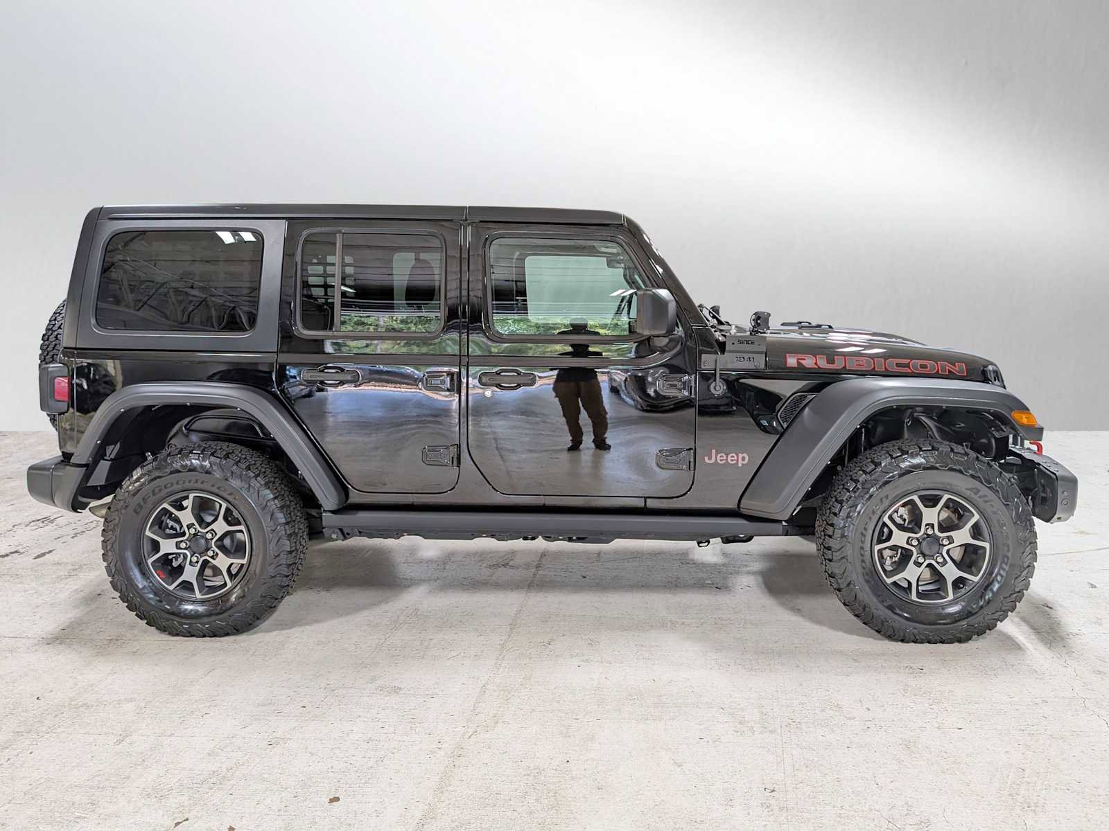 Used 2022 Jeep Wrangler Unlimited Rubicon AWD/4WD image 2