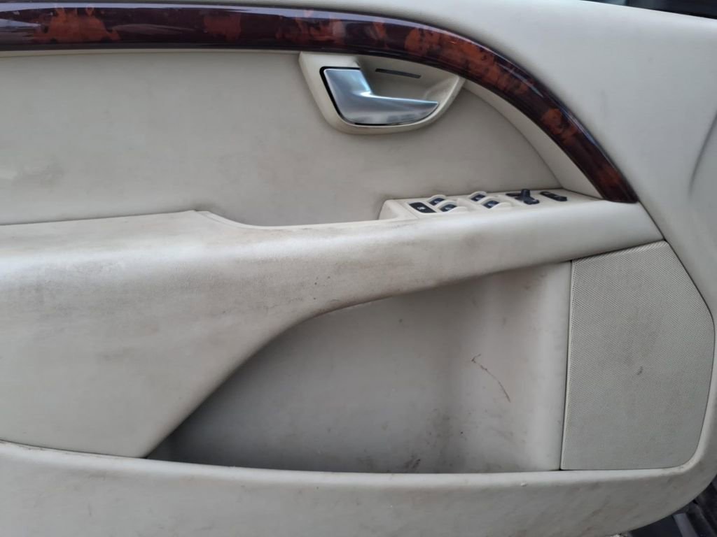 Used 2008 Volvo XC70 3.2 image 17