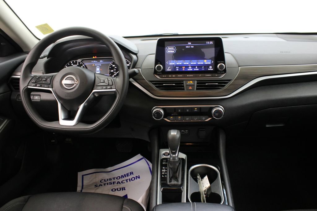 Used 2024 Nissan Altima 2.5 SV image 9