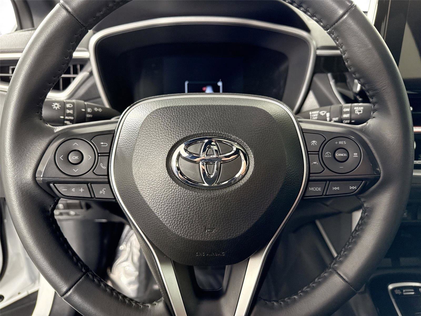 Used 2024 Toyota Corolla Cross XSE w/ Convenience Package image 17