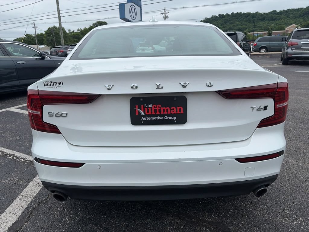 Used 2021 Volvo S60 T6 Momentum AWD/4WD image 6
