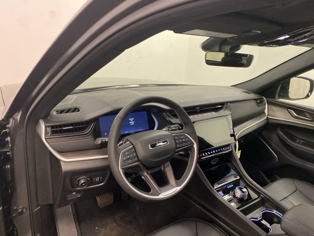 New 2026 Jeep Grand Cherokee Limited w/ Limited Altitude Package AWD/4WD image 8