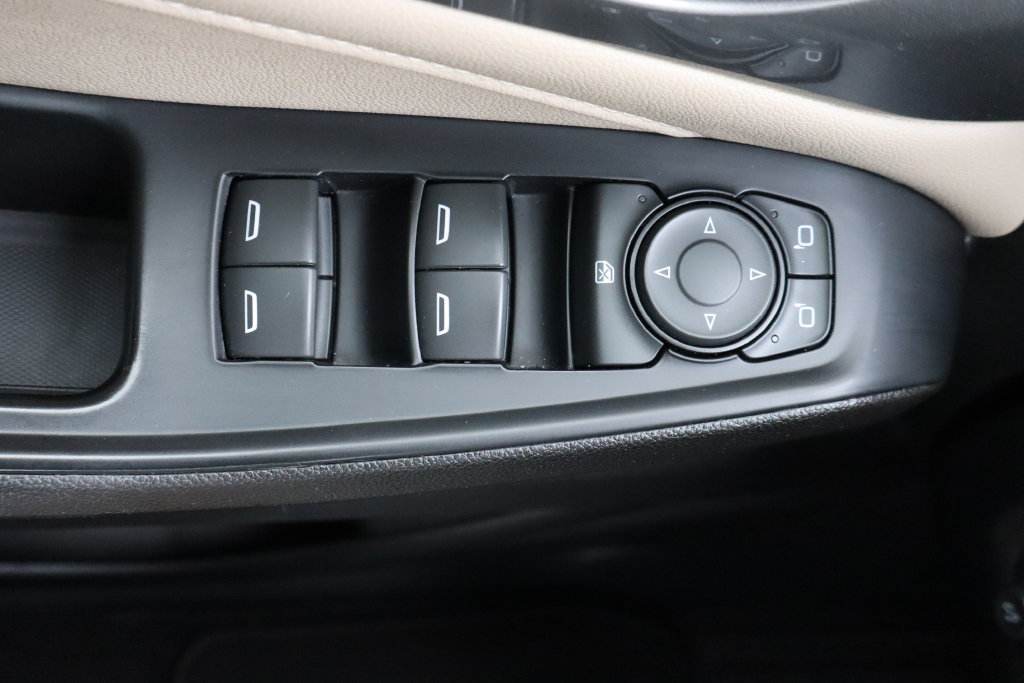 Used 2023 Chevrolet Traverse LS AWD/4WD image 16