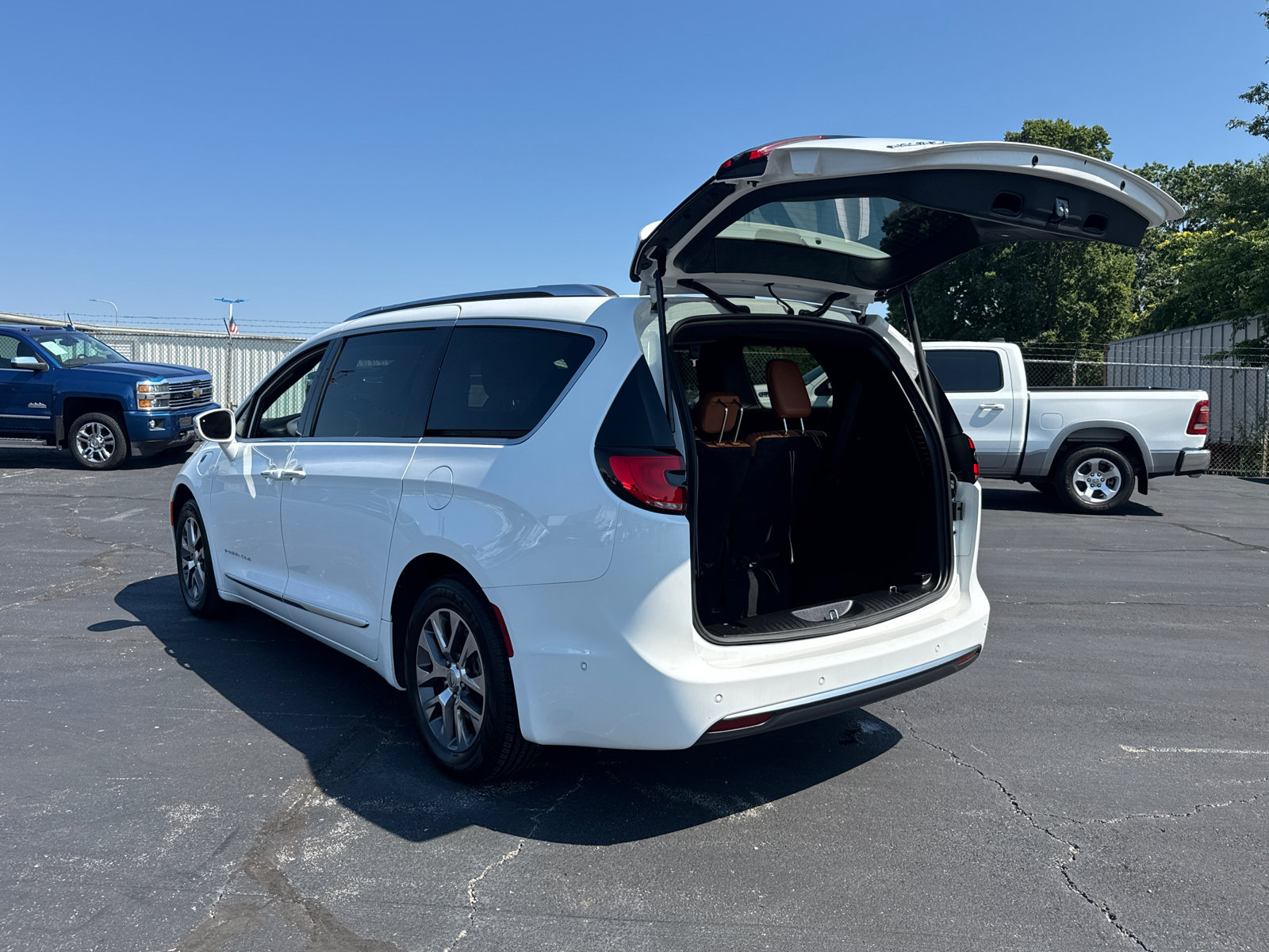 Used 2024 Chrysler Pacifica Pinnacle FWD image 20