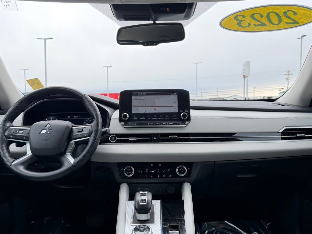 Used 2023 Mitsubishi Outlander SEL image 27