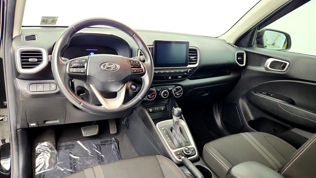 Used 2023 Hyundai Venue FWD image 12