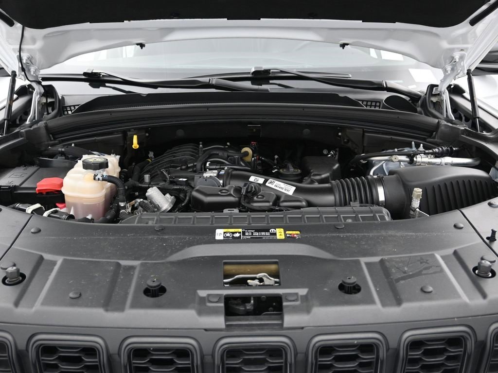 Certified 2024 Jeep Grand Cherokee Altitude image 36