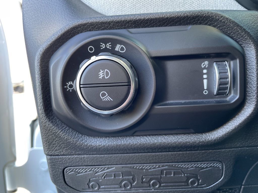 Used 2025 Jeep Gladiator Sport AWD/4WD image 14