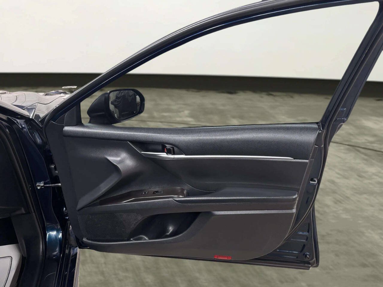 Used 2021 Toyota Camry SE FWD image 19