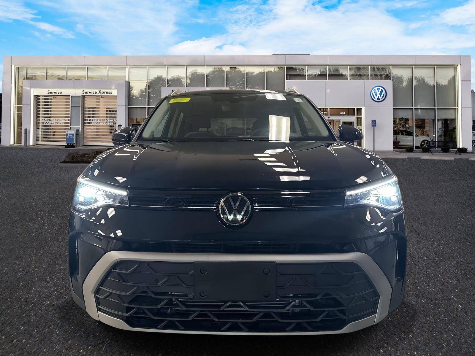 New 2026 Volkswagen Taos SE image 2