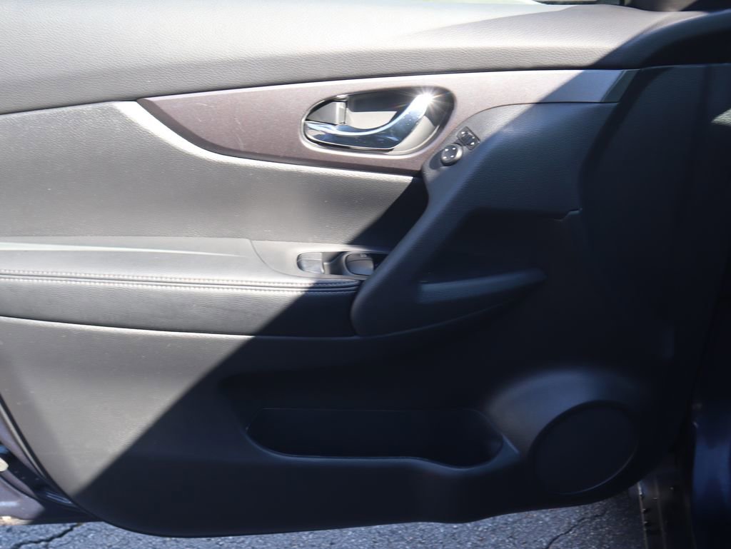 Used 2016 Nissan Rogue S image 16