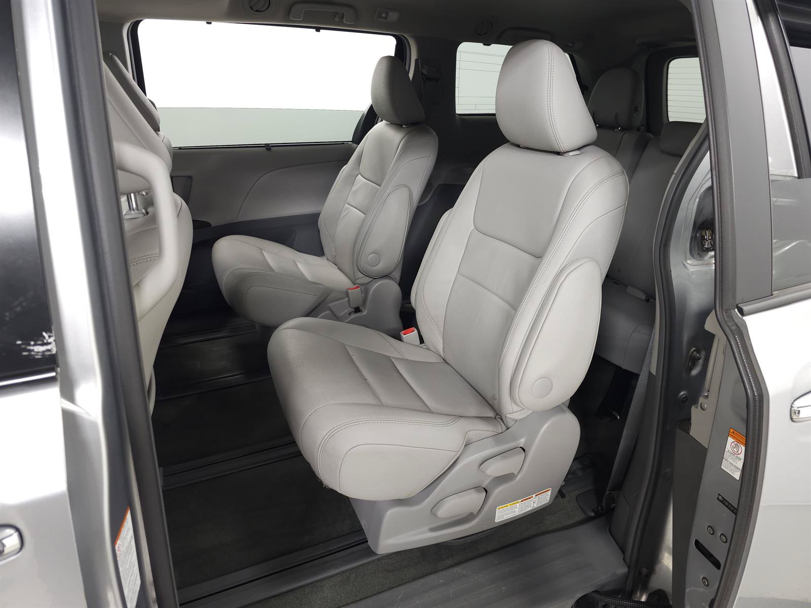 Used 2015 Toyota Sienna XLE w/ XLE Navigation Package AWD/4WD image 28