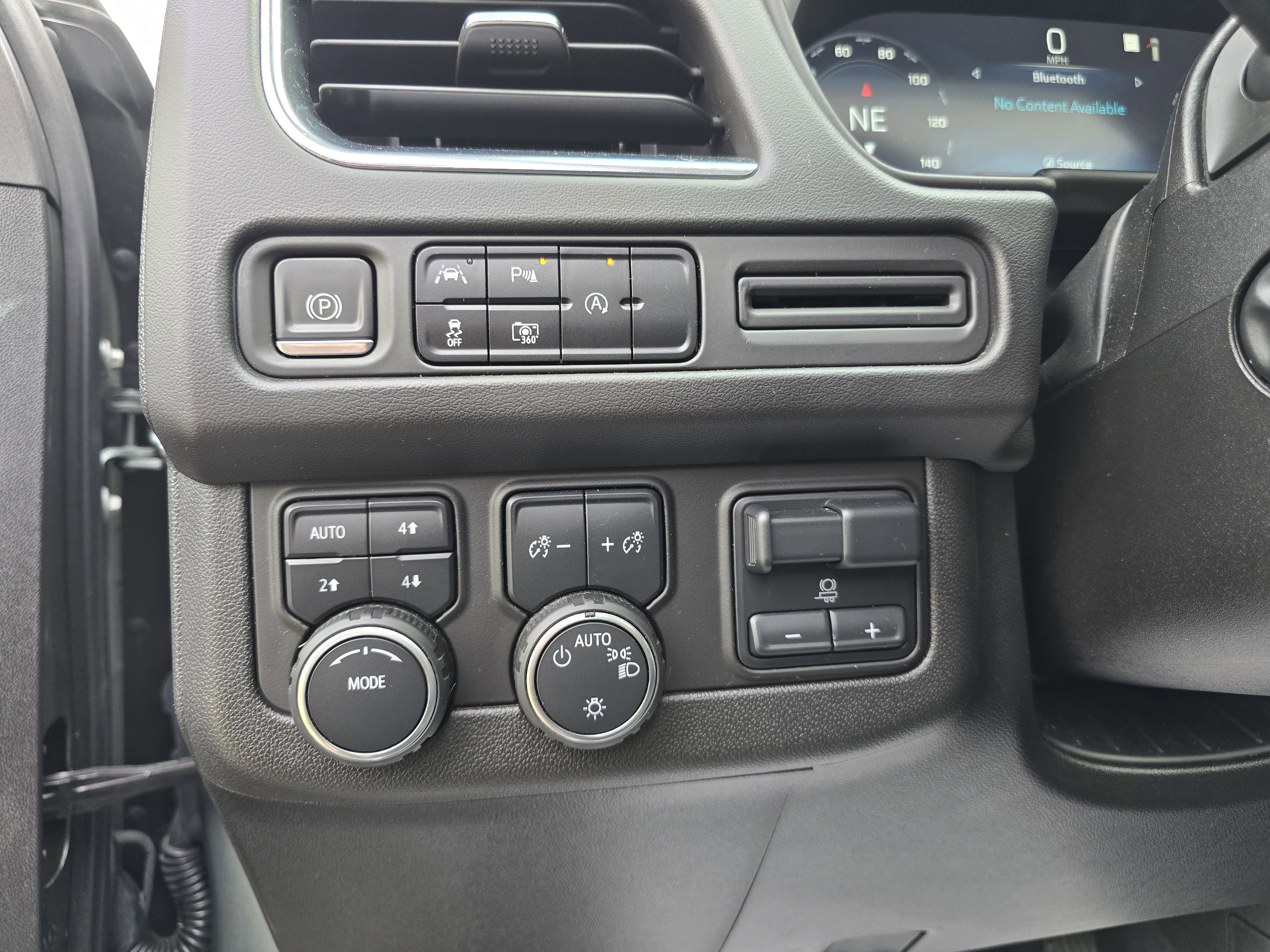 Used 2023 Chevrolet Suburban RST w/ Sport Performance Package image 21