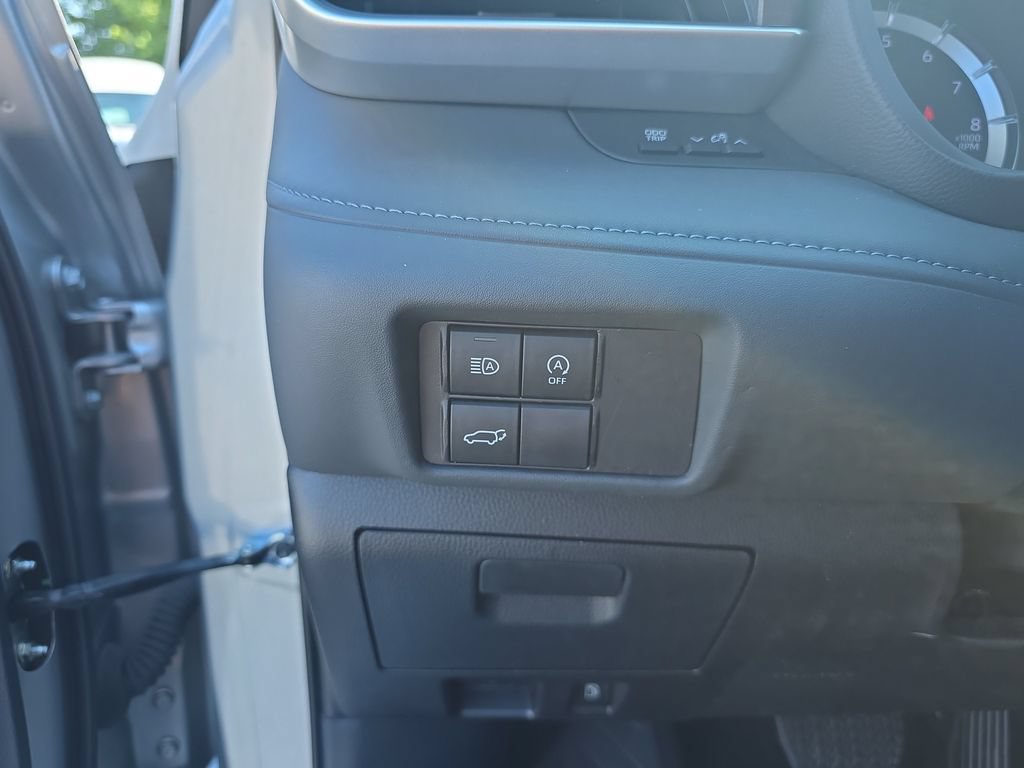 Used 2024 Toyota Highlander LE AWD/4WD image 20