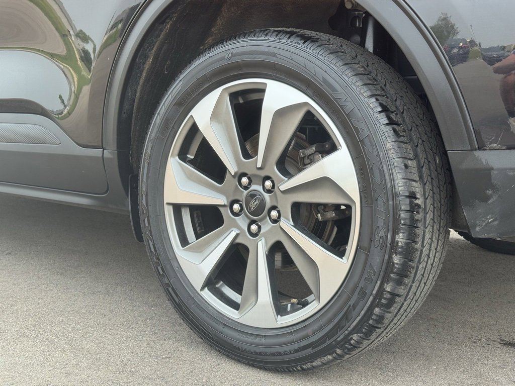 Used 2023 Ford Escape Platinum image 28