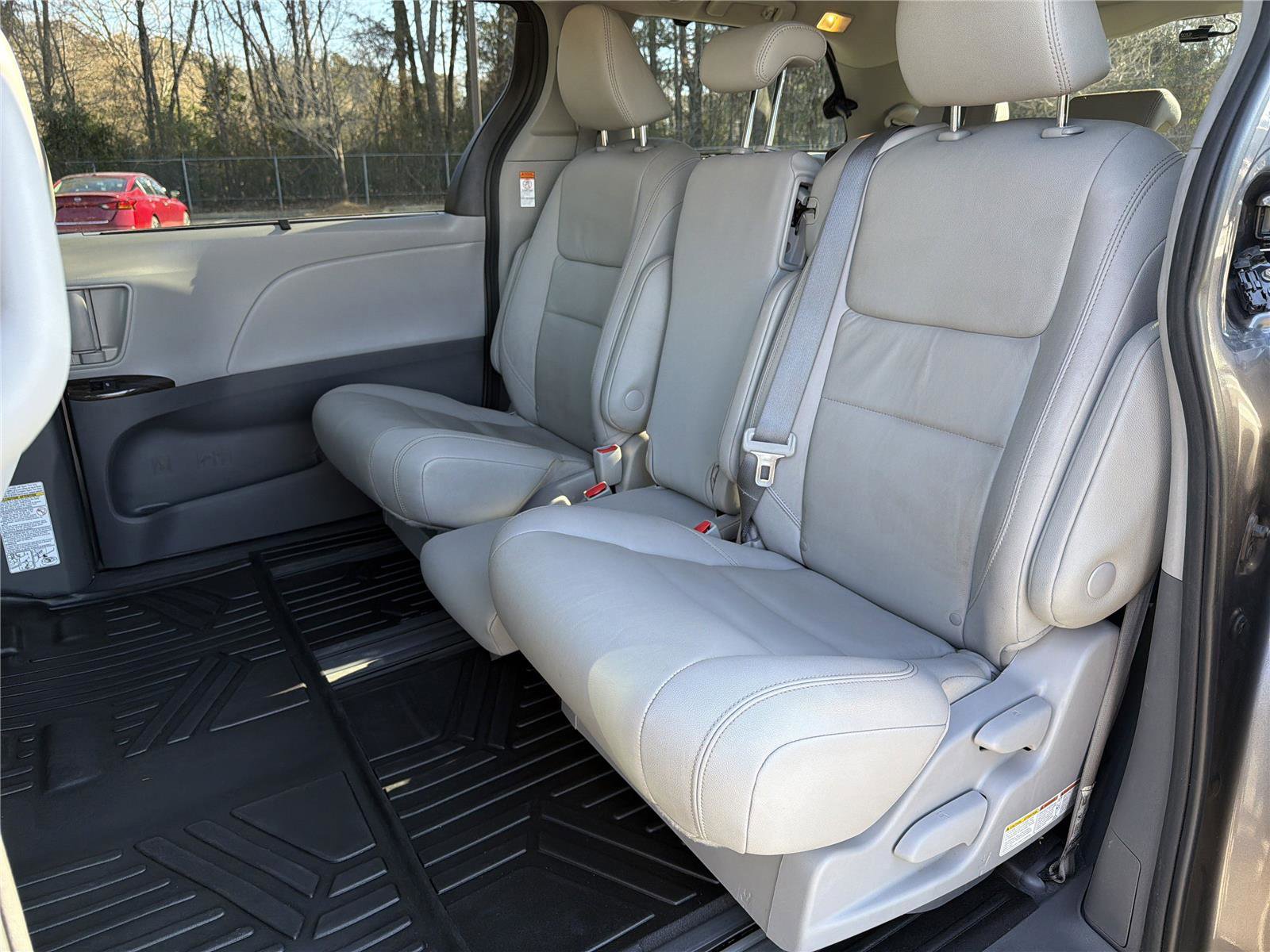 Used 2020 Toyota Sienna XLE FWD image 24