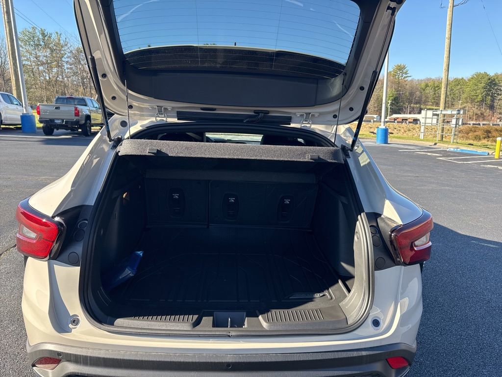 New 2026 Chevrolet Trax RS w/ Sunroof Package image 26