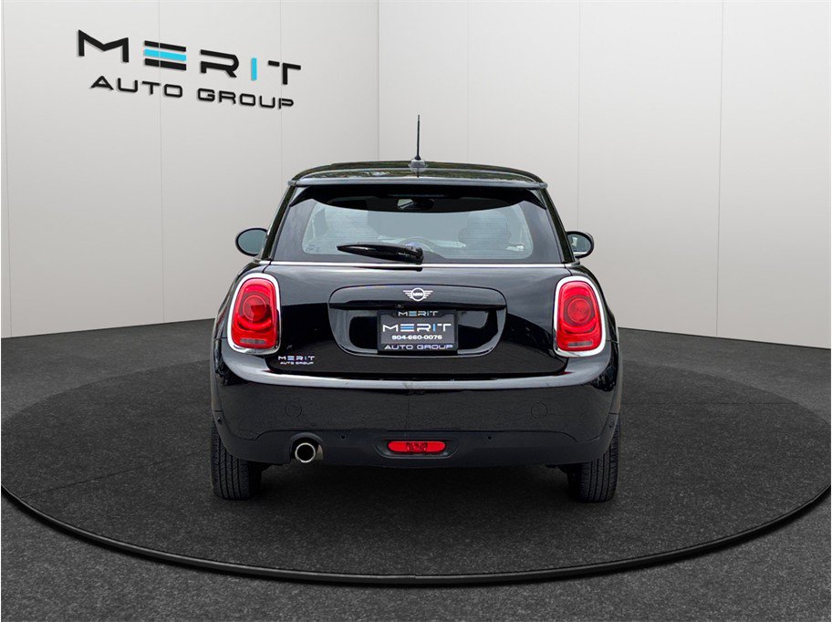 Used 2021 MINI Cooper 2-Door Hardtop FWD image 8