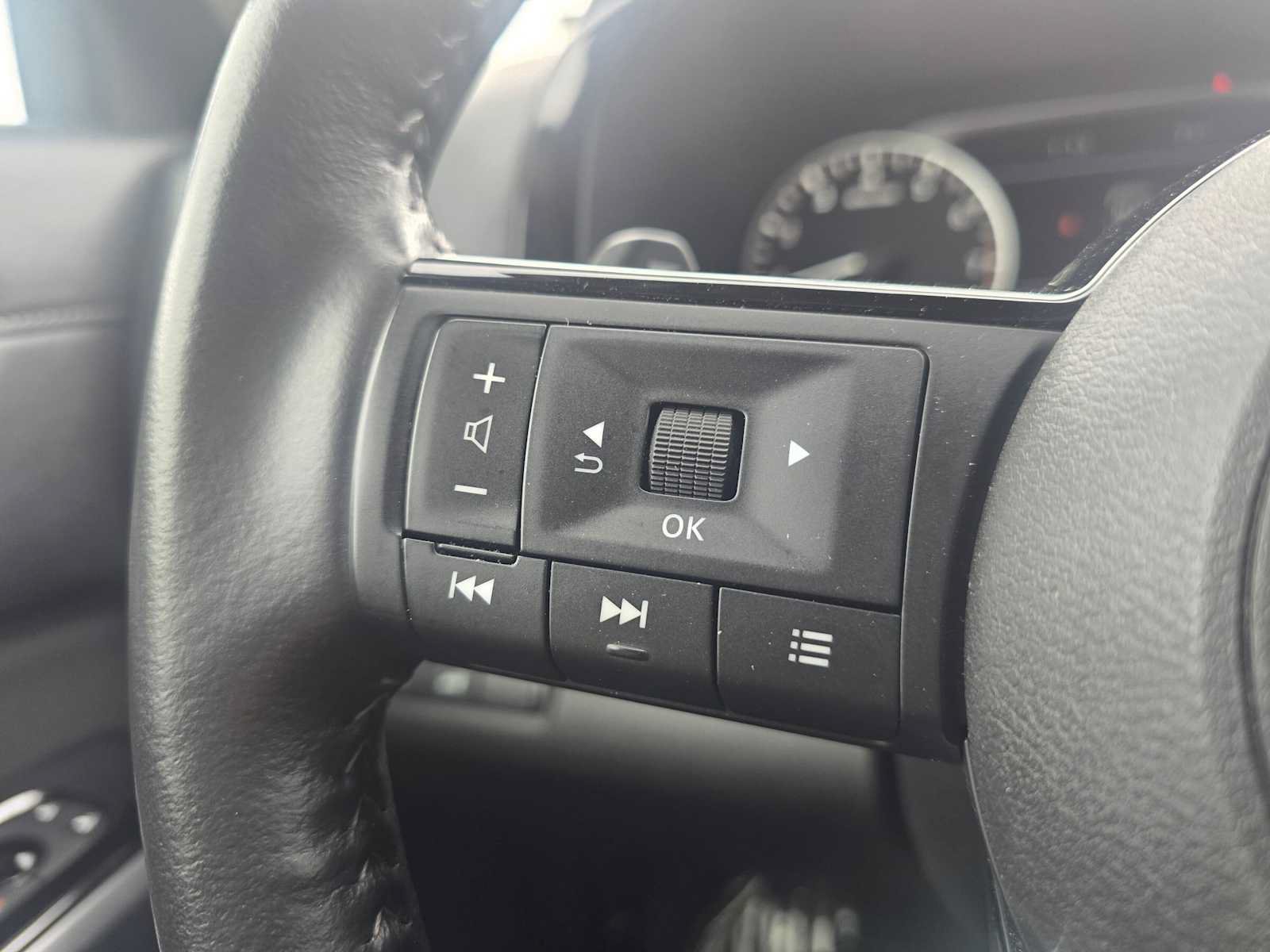 Used 2025 Nissan Pathfinder SL FWD image 33