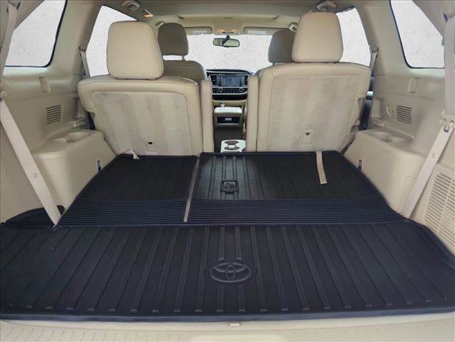 Used 2015 Toyota Highlander XLE FWD image 6