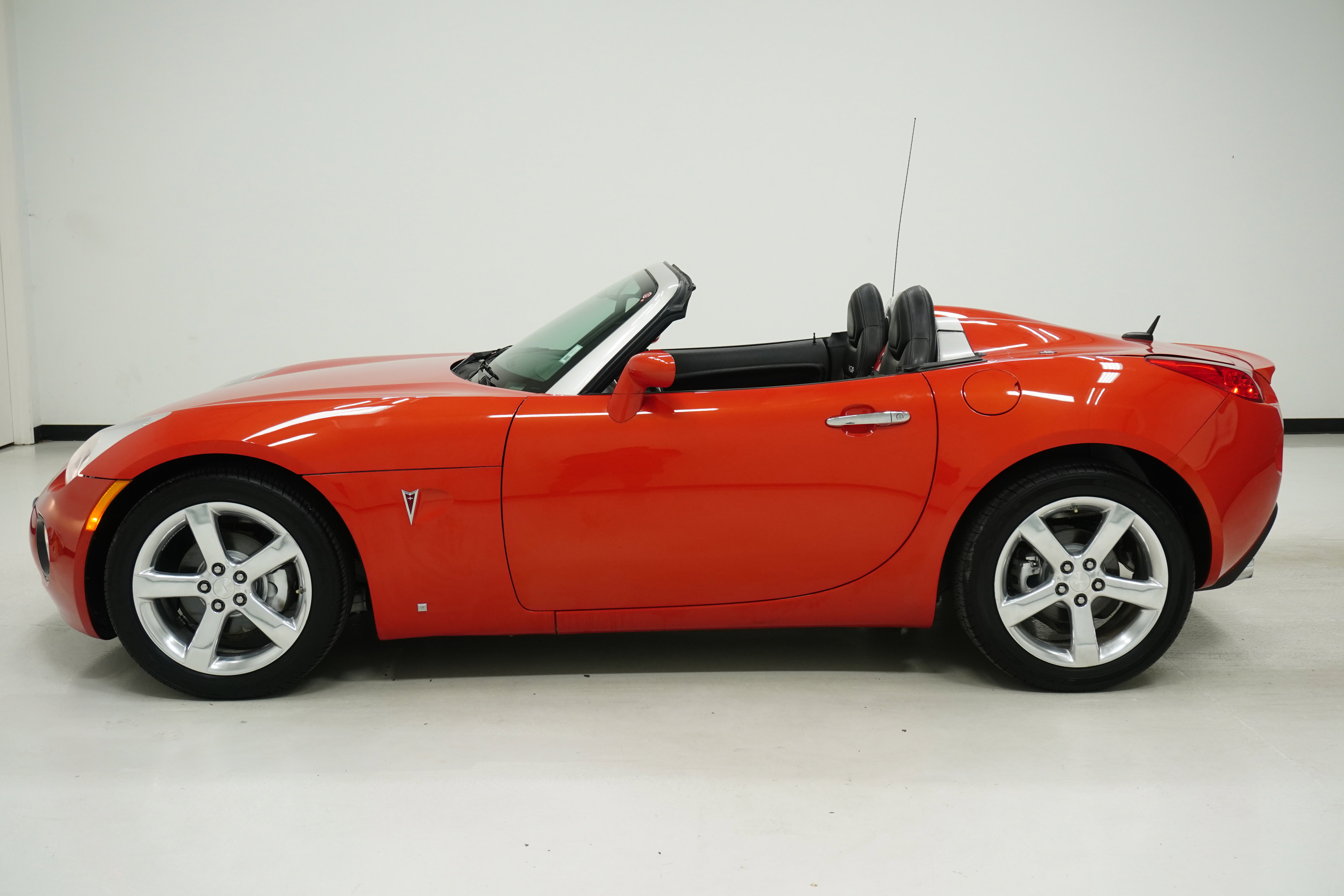 Used 2008 Pontiac Solstice GXP w/ Premium Package image 10