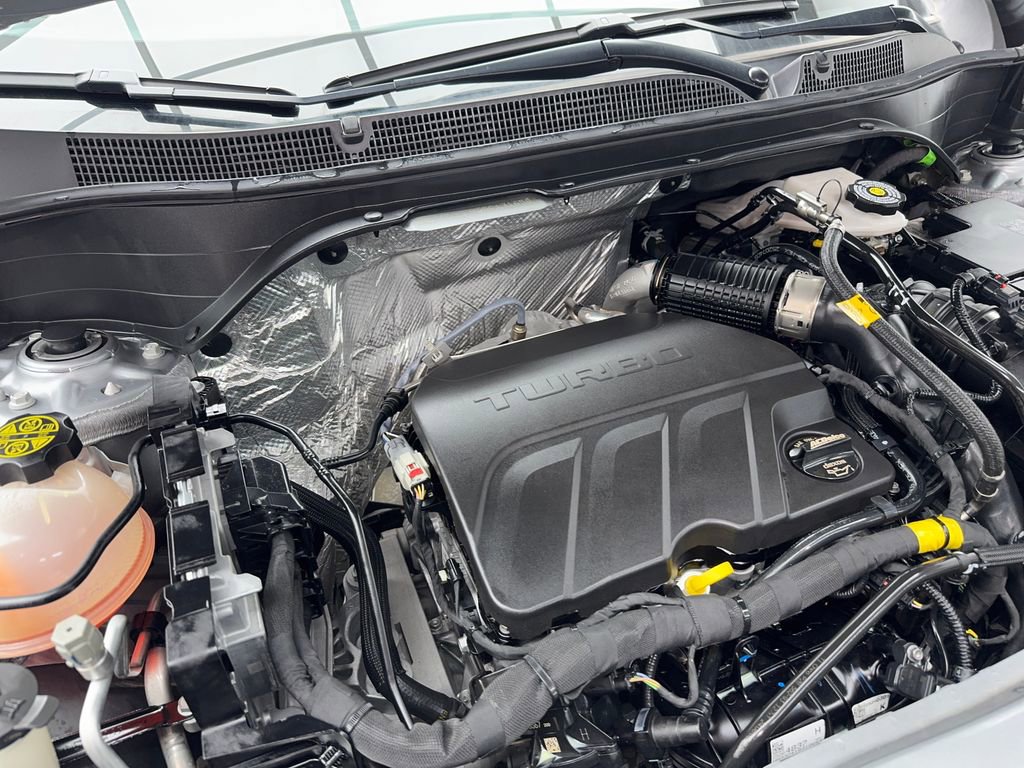 Used 2025 Chevrolet Trax RS w/ Sunroof Package image 18