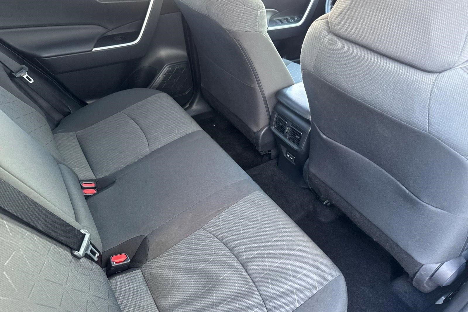 Used 2022 Toyota RAV4 XLE w/ Convenience Package image 30