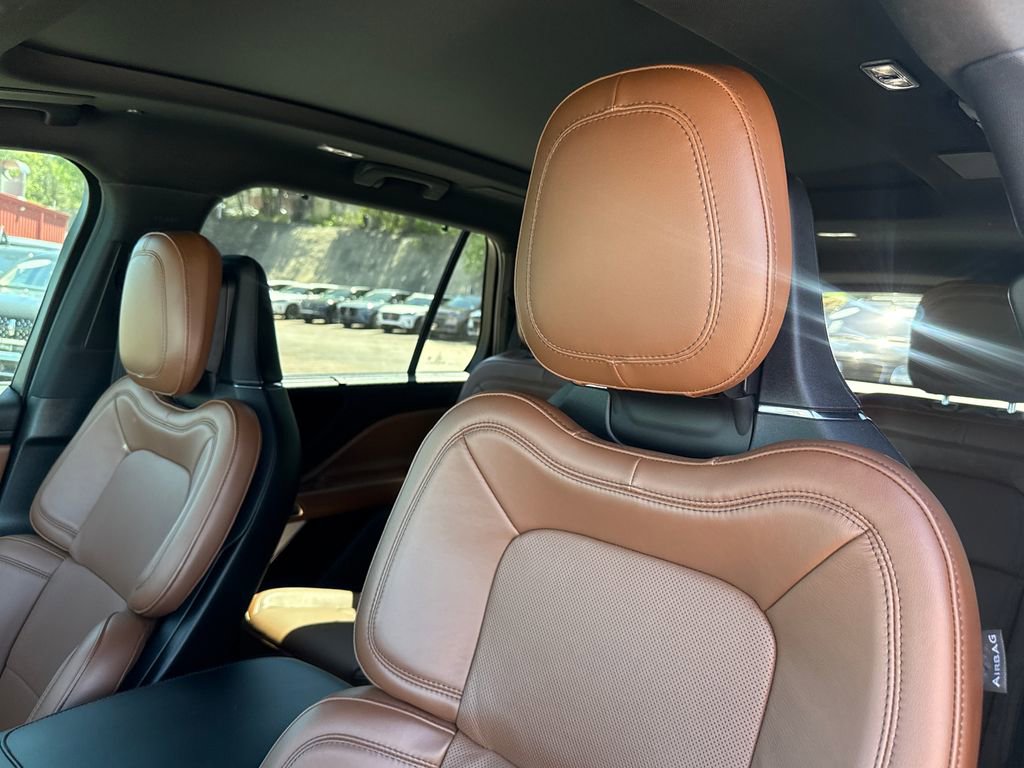 Used 2023 Lincoln Aviator Reserve w/ Equipment Group 201A AWD/4WD image 12