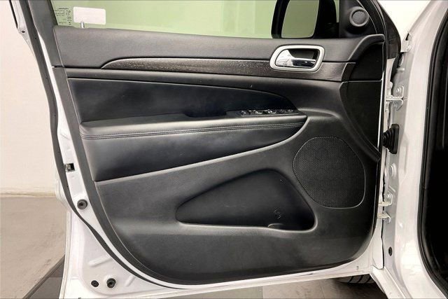 Used 2018 Jeep Grand Cherokee Altitude image 25