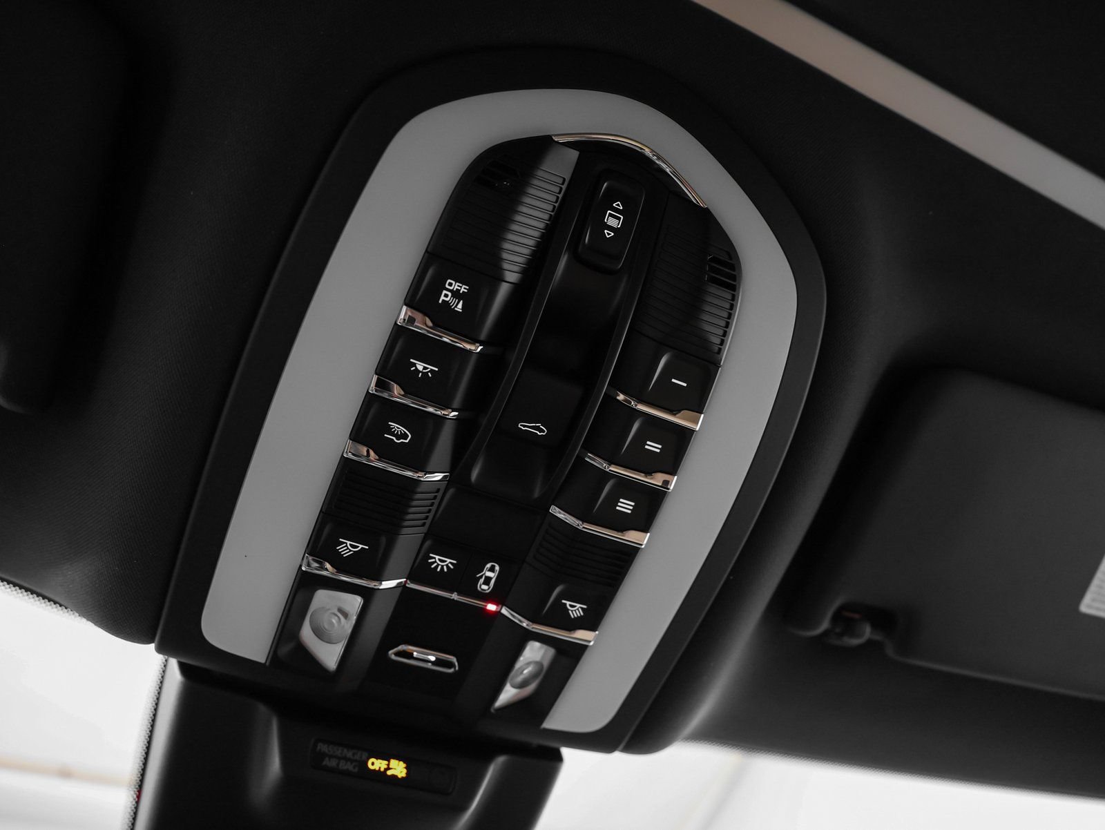 Certified 2026 Porsche Macan AWD/4WD image 32
