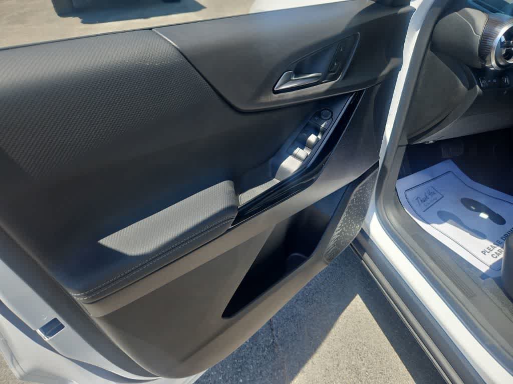Used 2026 Chevrolet Equinox LT FWD image 9