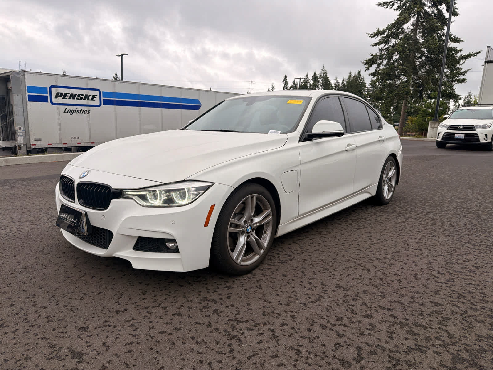 Used 2017 BMW 330e RWD image 2