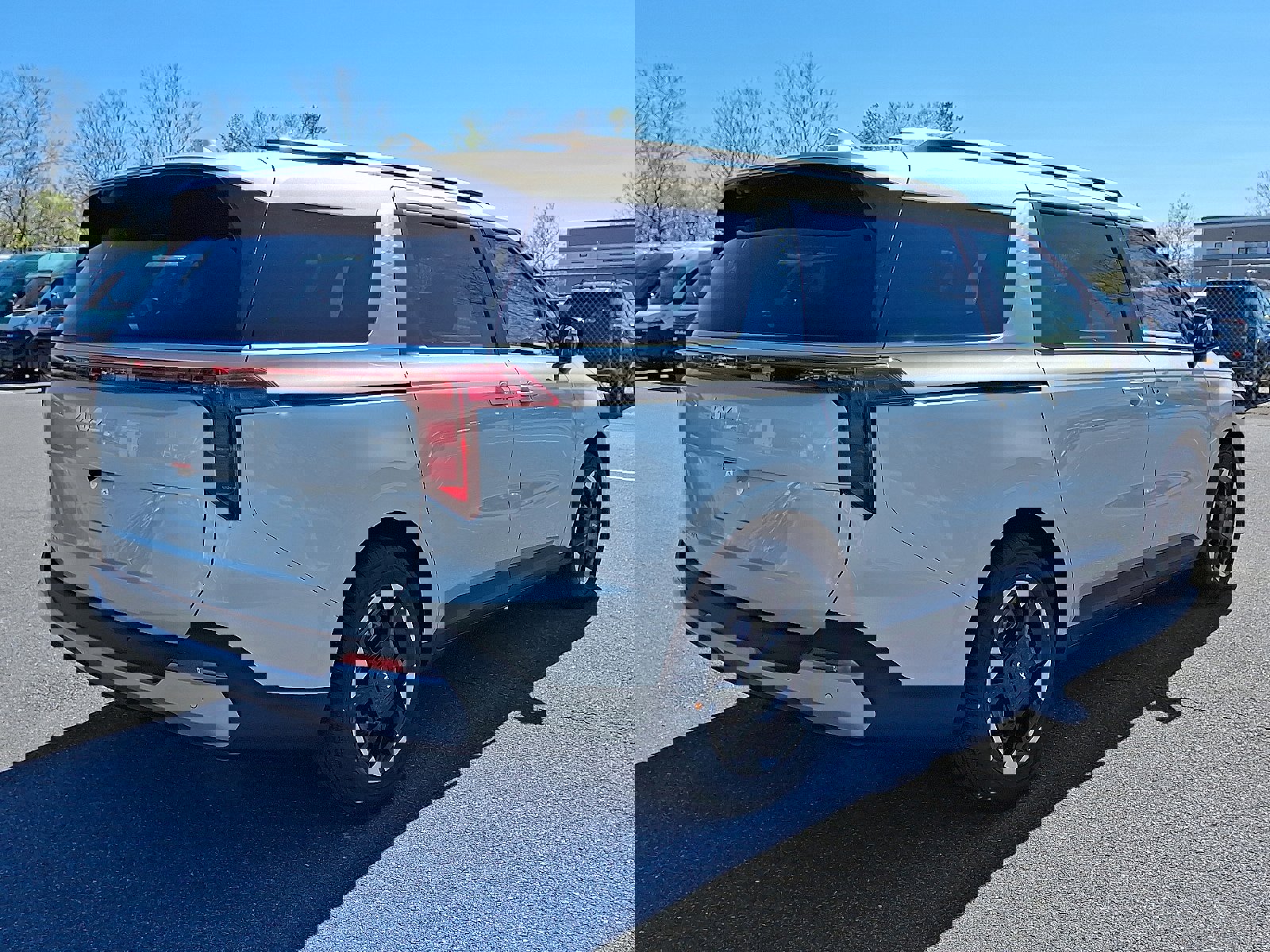 New 2026 Kia Carnival EX image 3