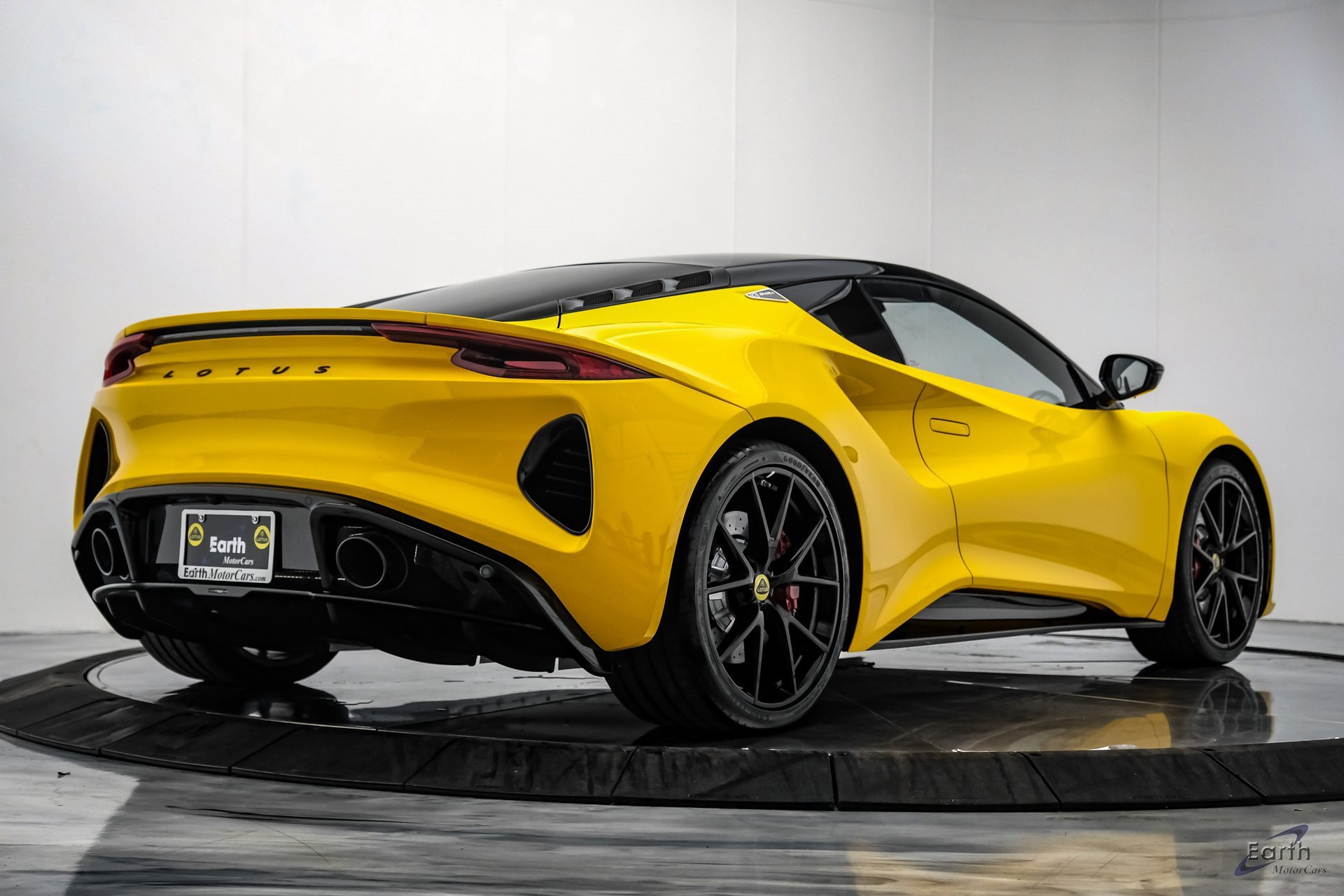 Used 2024 Lotus Emira First Edition image 15