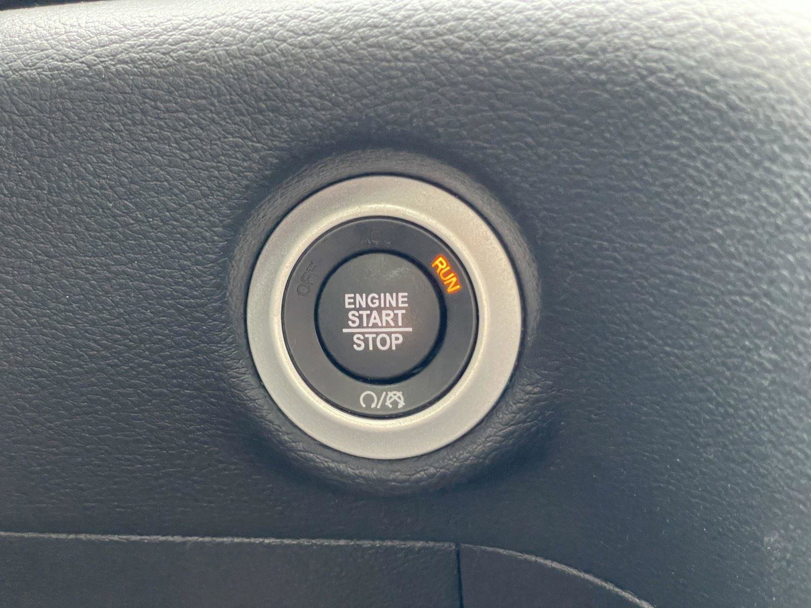 Certified 2025 Chrysler Pacifica Limited image 23