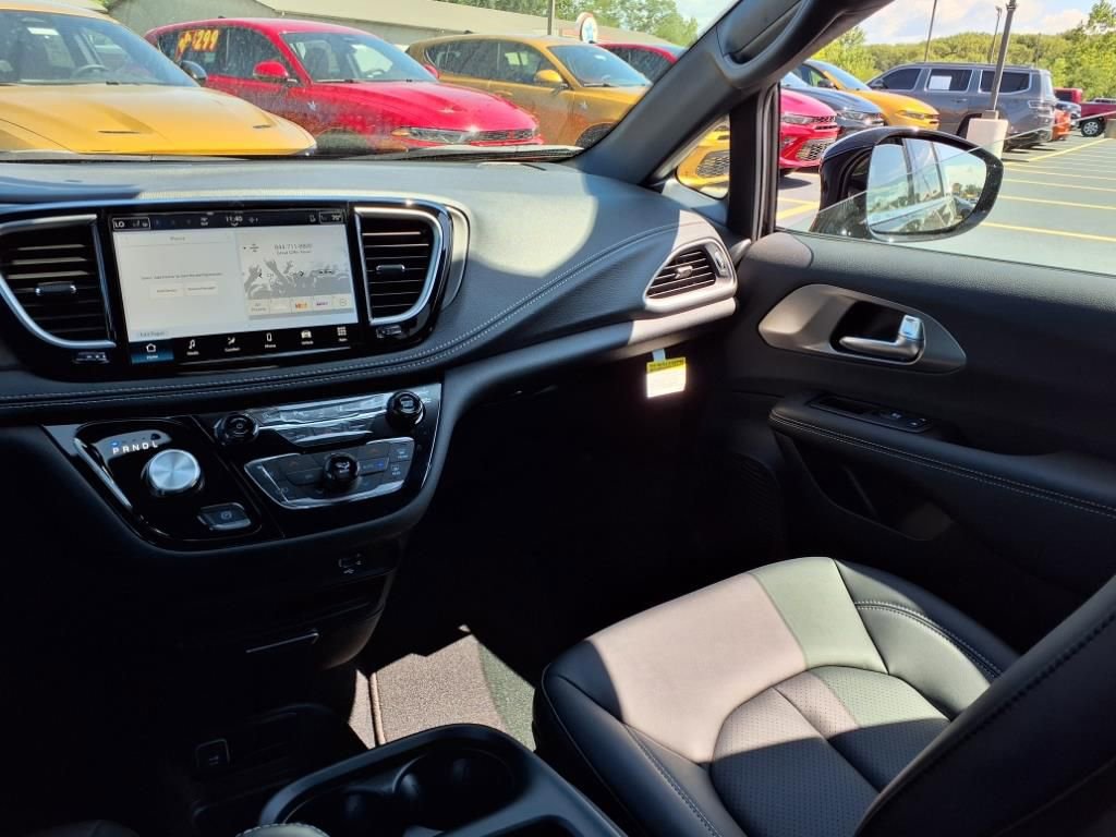 New 2026 Chrysler Pacifica Select image 20