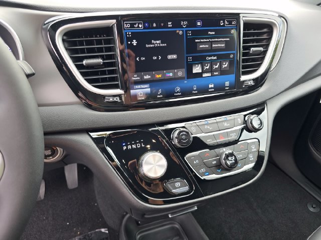 New 2027 Chrysler Pacifica LX FWD image 32